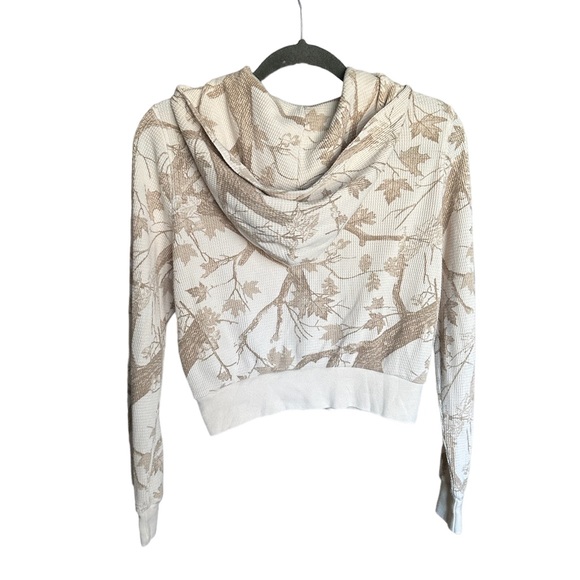 TNA Aritzia Thermal Zip Camo Print Hoodie - Picture 3 of 9